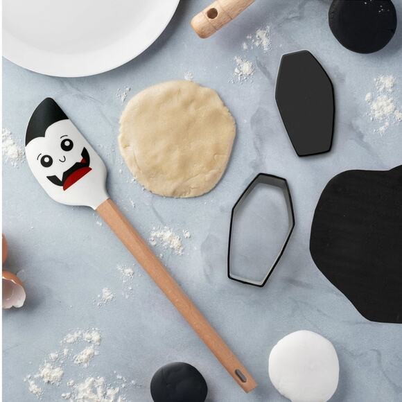 Way to Celebrate! Halloween Dracula Spatula with Coffin Cookie Cutter - Picture 3 of 6